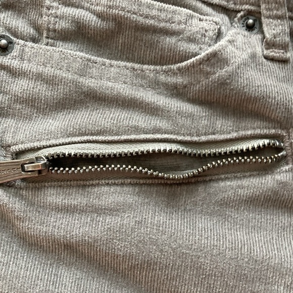 Lucky Brand 🍀 corduroy Charlie fit jeans - Picture 9 of 9